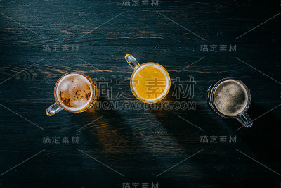 三杯不同的精酿啤酒