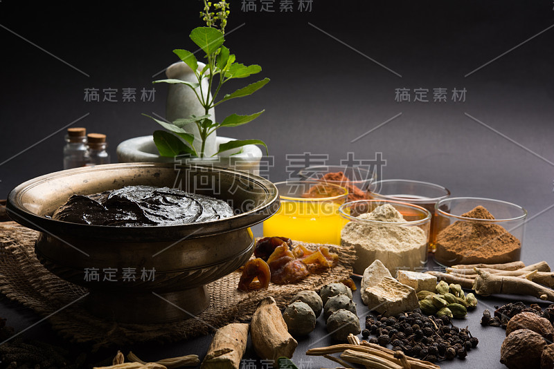 印度阿育吠陀膳食补充剂Chyawanprash / chyavanaprasha是一种煮熟的混合糖，