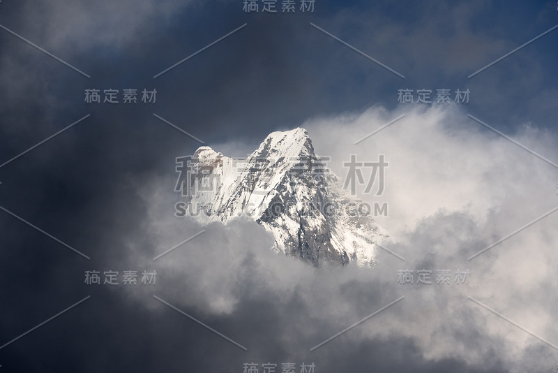 尼泊尔,安纳普尔纳峰。Mardi Himal, Machepuchare山