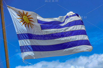 乌拉圭国旗在风中飘扬