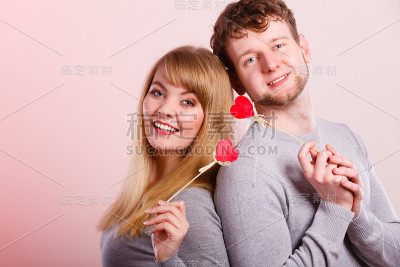 可爱的、幸福的、有心的一对。
