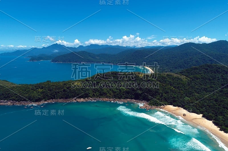 Paraty海湾全景在阳光明媚的一天，里约热内卢de Janeiro，巴西。伟大的景观。旅游目的地。