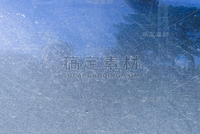 肮脏的车身接近，灰尘和污迹