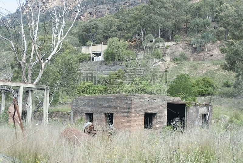 格伦·戴维斯油页岩炼油厂废墟，格伦·戴维斯，利特高地区，澳大利亚新南威尔士