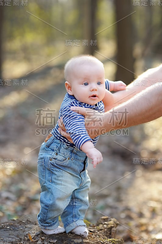 户外时尚小男孩