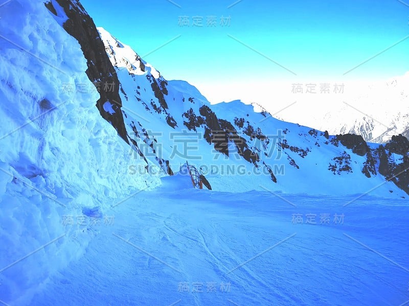 夏蒙尼勃朗峰法国山山顶滑雪滑雪板滑雪板旅行旅行者