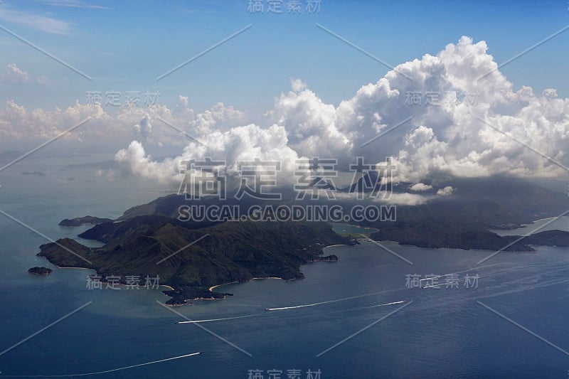 巴厘岛海岸的一架飞机从高空鸟瞰。印尼