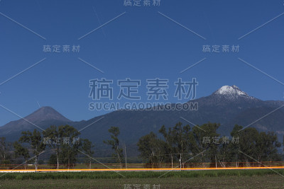 长时间暴露在科利马的火山和高速公路上。