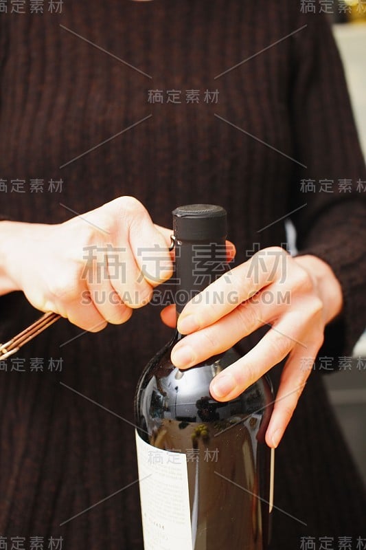 打开酒瓶