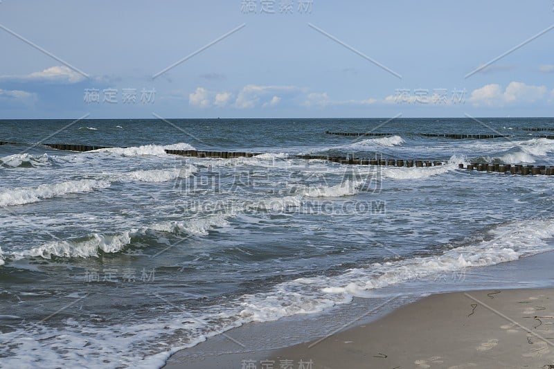 波罗的海沿岸，阿伦修海滩上的波浪