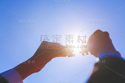 手把拼图。