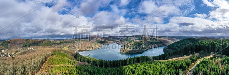 Rothaargebirge与奥伯诺湖德国从上面的全景