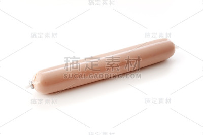 白色背景上的日本鱼肉香肠