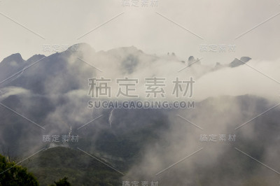 云下的基纳巴卢山