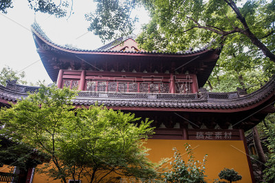 灵隐寺飞来峰的岩画。杭州最大的佛教寺庙之一