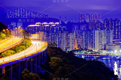 夜间公路桥