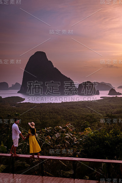 一对夫妇看日出在泰国攀谷湾，男人和女人在Samet Nang She观点在日出泰国