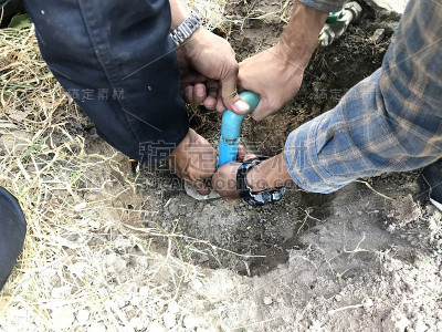 水管工安装和修理管道和配件的供水和地下系统的维护。