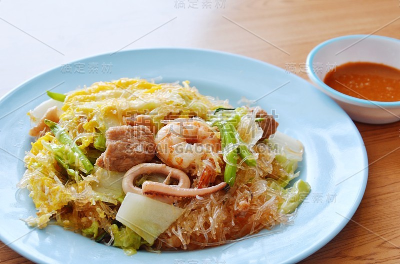 鸡喜烧海味和蛋汁炒