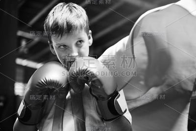超级英雄冠军拳击手男孩力量斗士概念