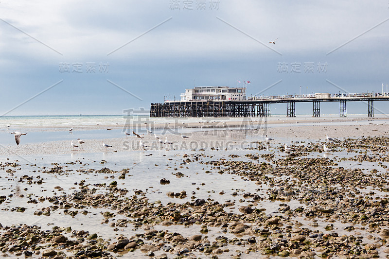 沃辛海滩阴天，西苏塞克斯，英国