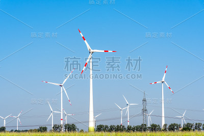 风力涡轮机和一些架空电线