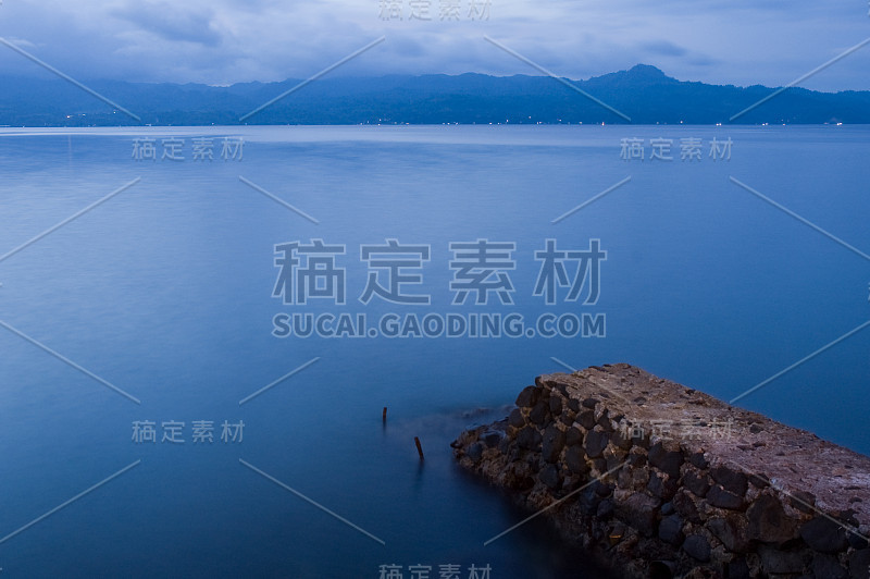 平静的水面