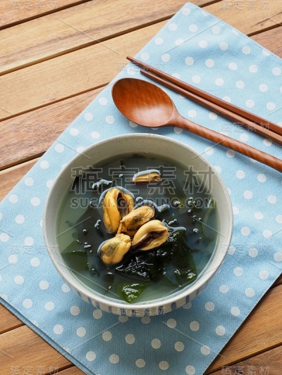韩国菜紫菜汤贻贝