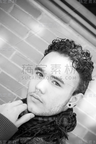 街上的男孩