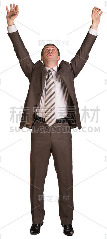 在他面前举着双手的商人