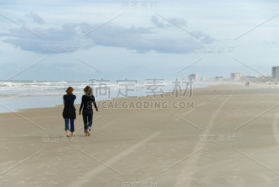代托纳海滩散步
