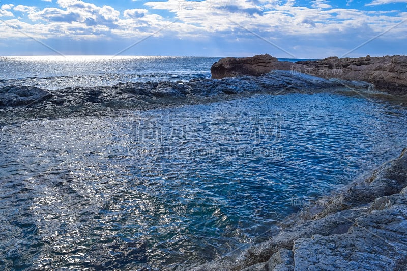 珊瑚湾。帕福斯区。塞浦路斯岛的野生自然