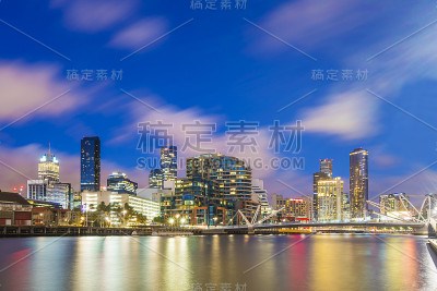城市在日落时分