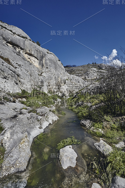 小沼泽和黑色峡谷。Alfafara,阿利坎特