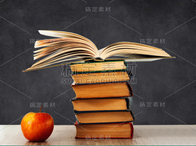 回到学校，堆着一堆书和红苹果带着空空的校董会背景，教育理念