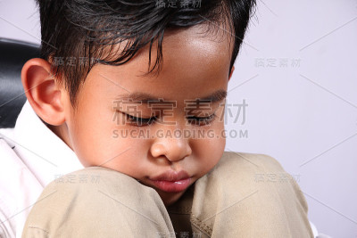 伤心的男孩