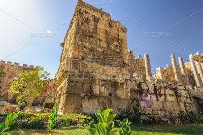Baalbek，黎巴嫩Beqaa山谷中的一个城镇，位于利塔尼河以东。罗马时期的废墟。
