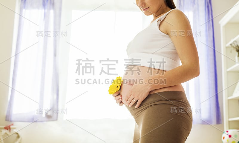 孕妇在家