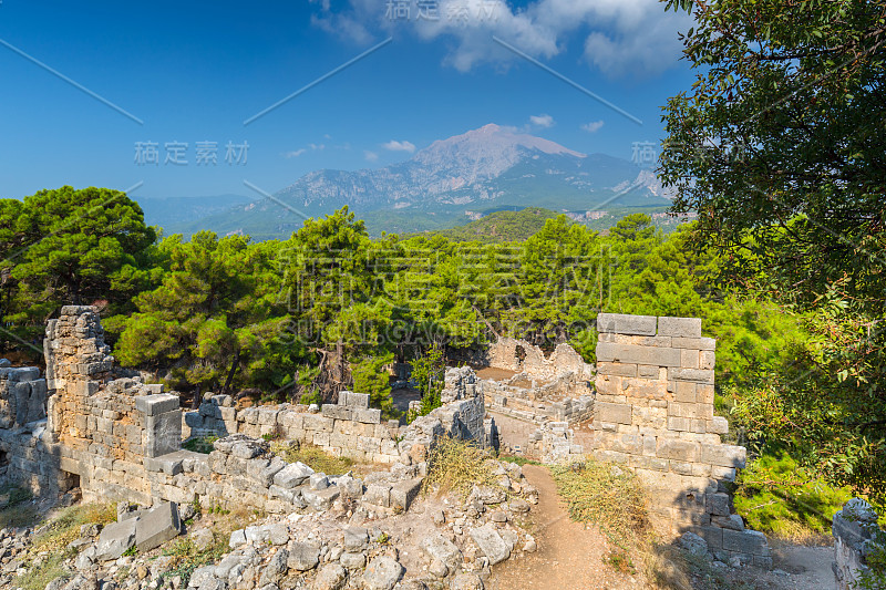 剧院的废墟，在古老的城市Phaselis