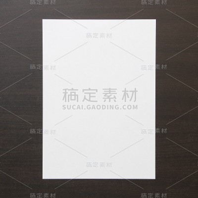 模板为白纸，以深色木纹色为背景