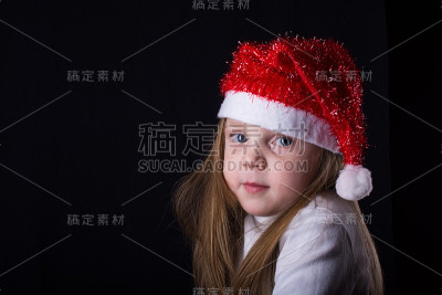 戴圣诞帽的女孩