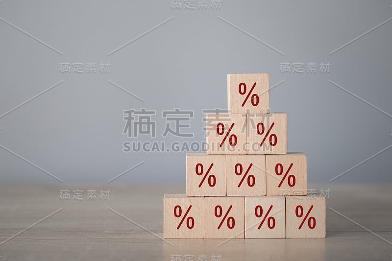 用图标百分比符号向上排列木块堆叠，