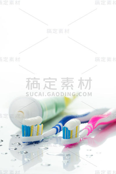 牙刷和牙膏