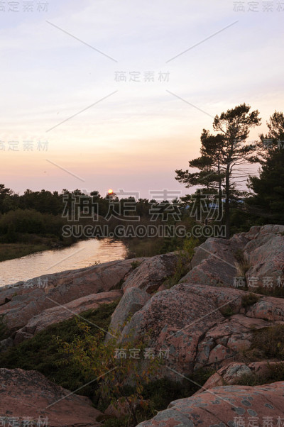 基拉尼岩石上的日落
