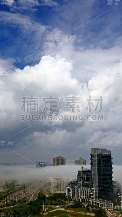 春雾横越湖岸