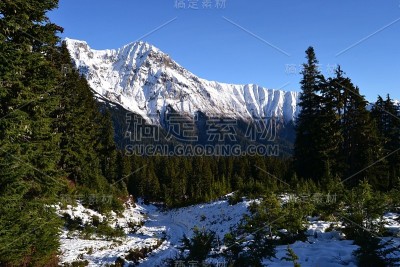 阿尔卑斯山的第一场雪