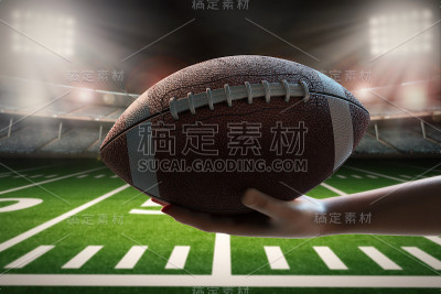 手握美式足球