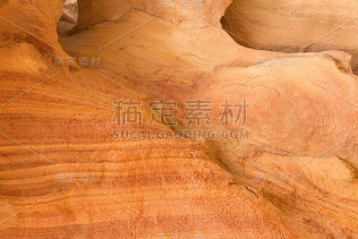 红色岩石的自然纹理。彩色峡谷，埃及，沙漠，西奈半岛，努韦巴，达哈卜。