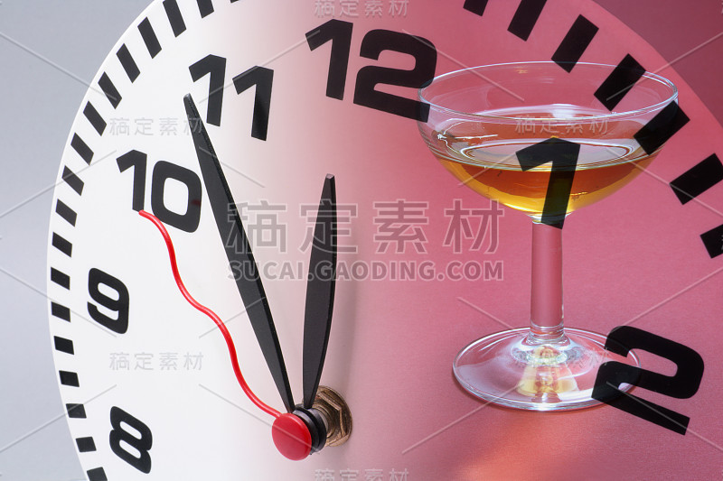 时钟和酒杯