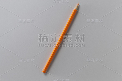 彩色削尖铅笔孤立在白色背景